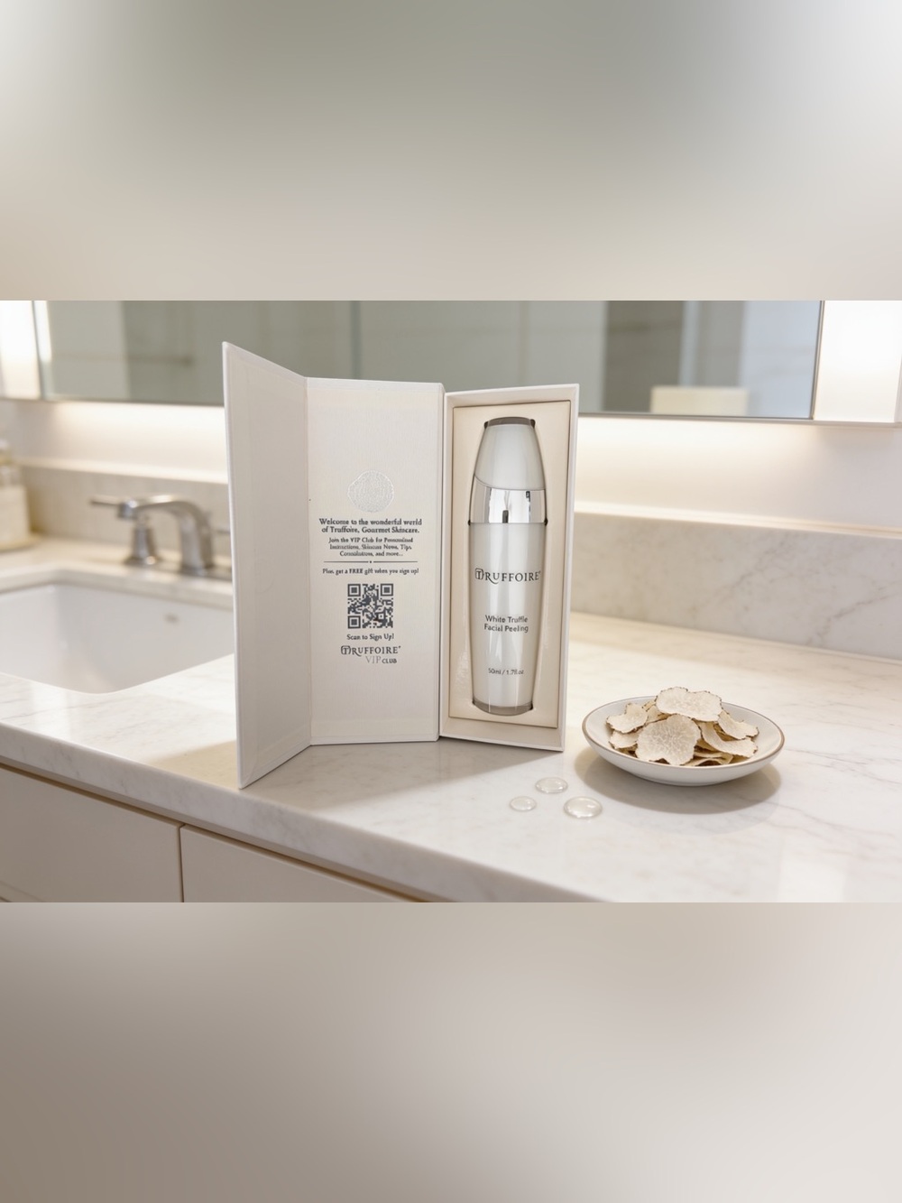 Truefoire White Truffle Facial Purity Serum in White and Silver